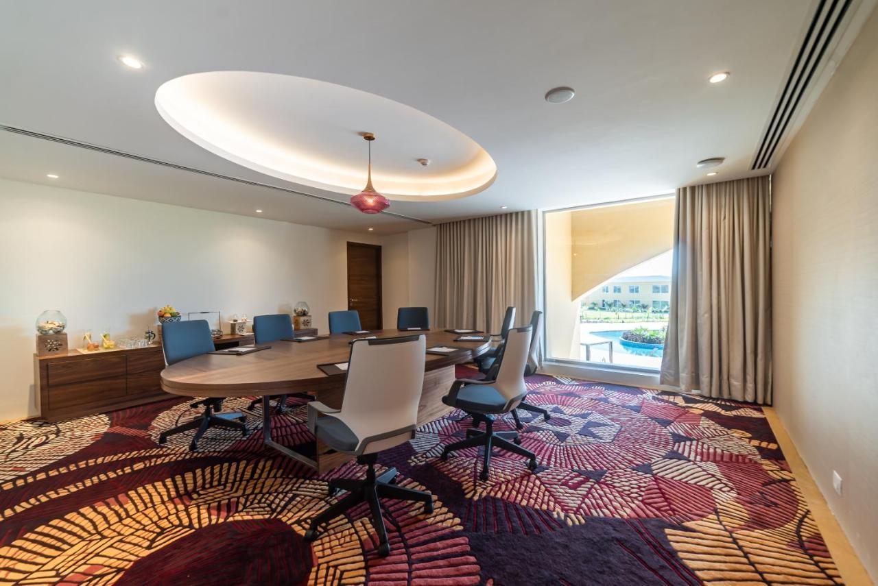 Hawthorn Suites By Wyndham Dwarka エクステリア 写真