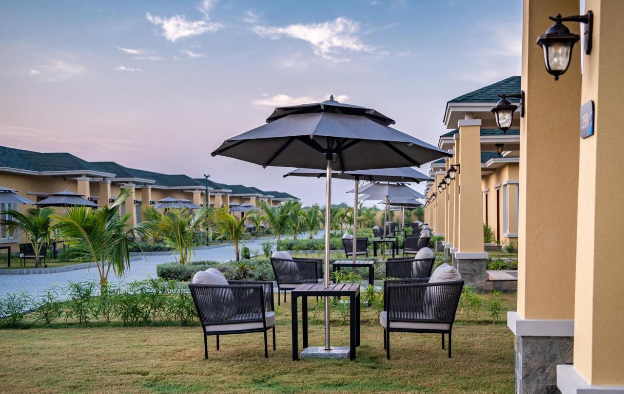 Hawthorn Suites By Wyndham Dwarka エクステリア 写真