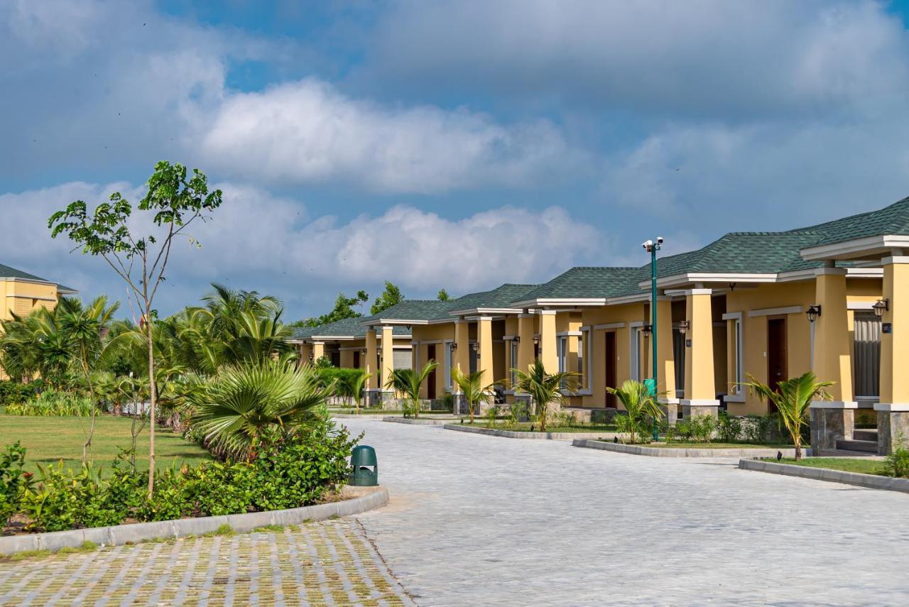 Hawthorn Suites By Wyndham Dwarka エクステリア 写真