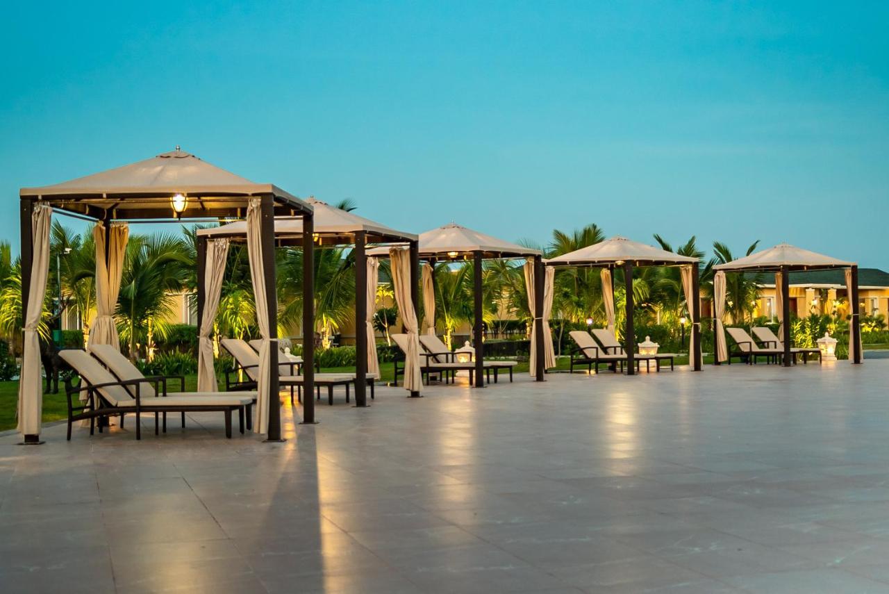 Hawthorn Suites By Wyndham Dwarka エクステリア 写真