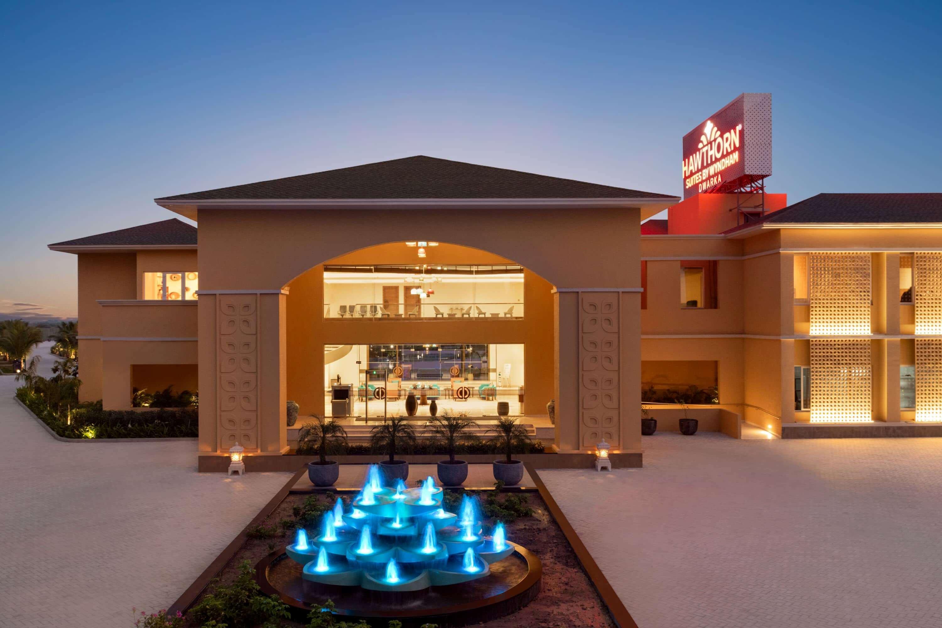 Hawthorn Suites By Wyndham Dwarka エクステリア 写真