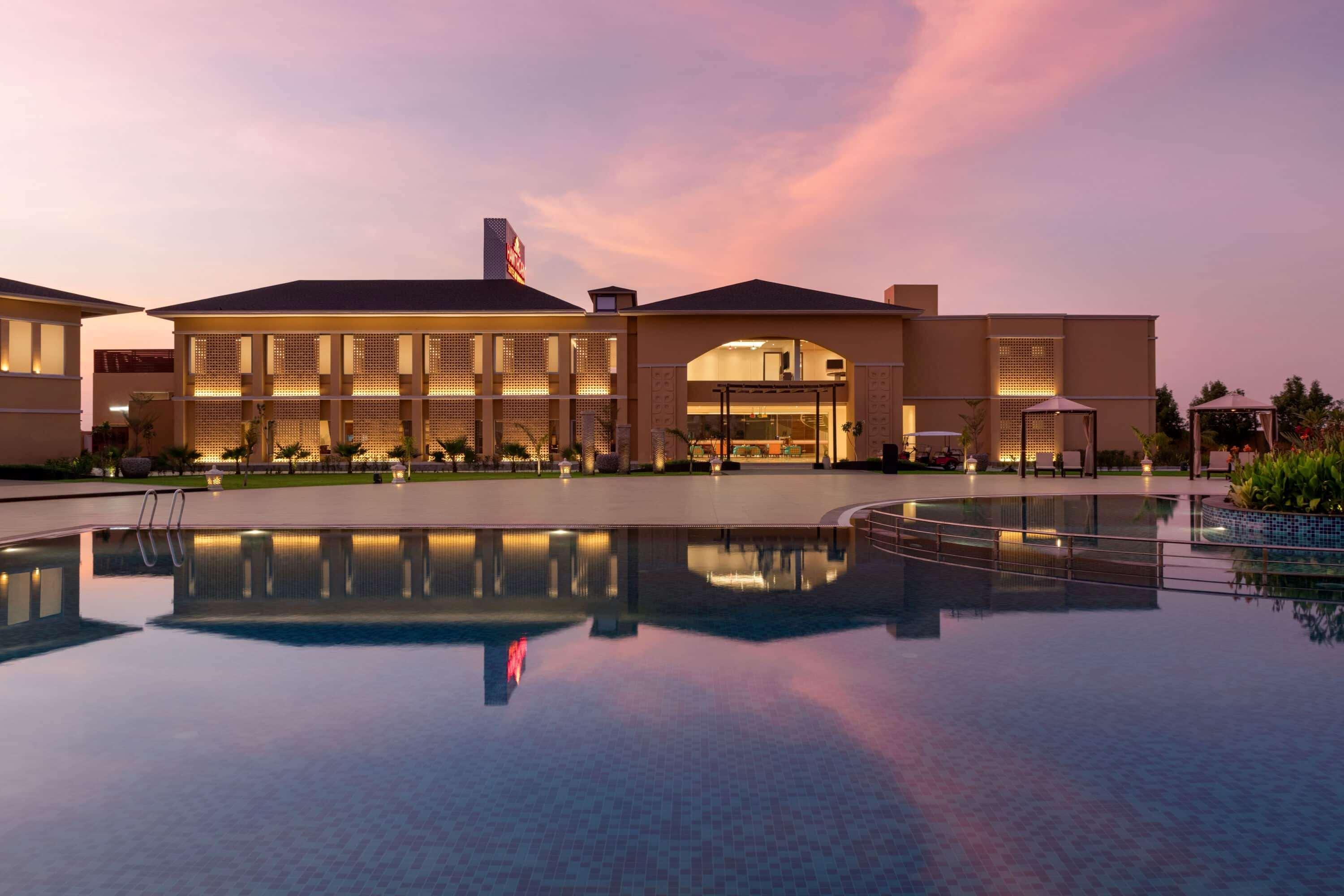 Hawthorn Suites By Wyndham Dwarka エクステリア 写真