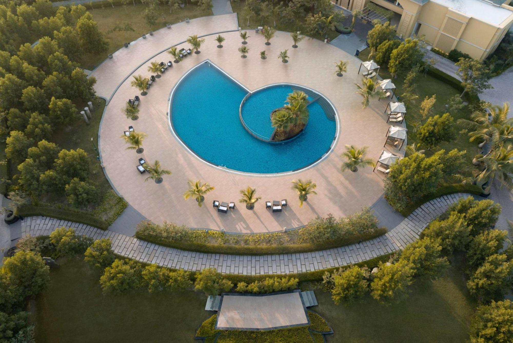 Hawthorn Suites By Wyndham Dwarka エクステリア 写真