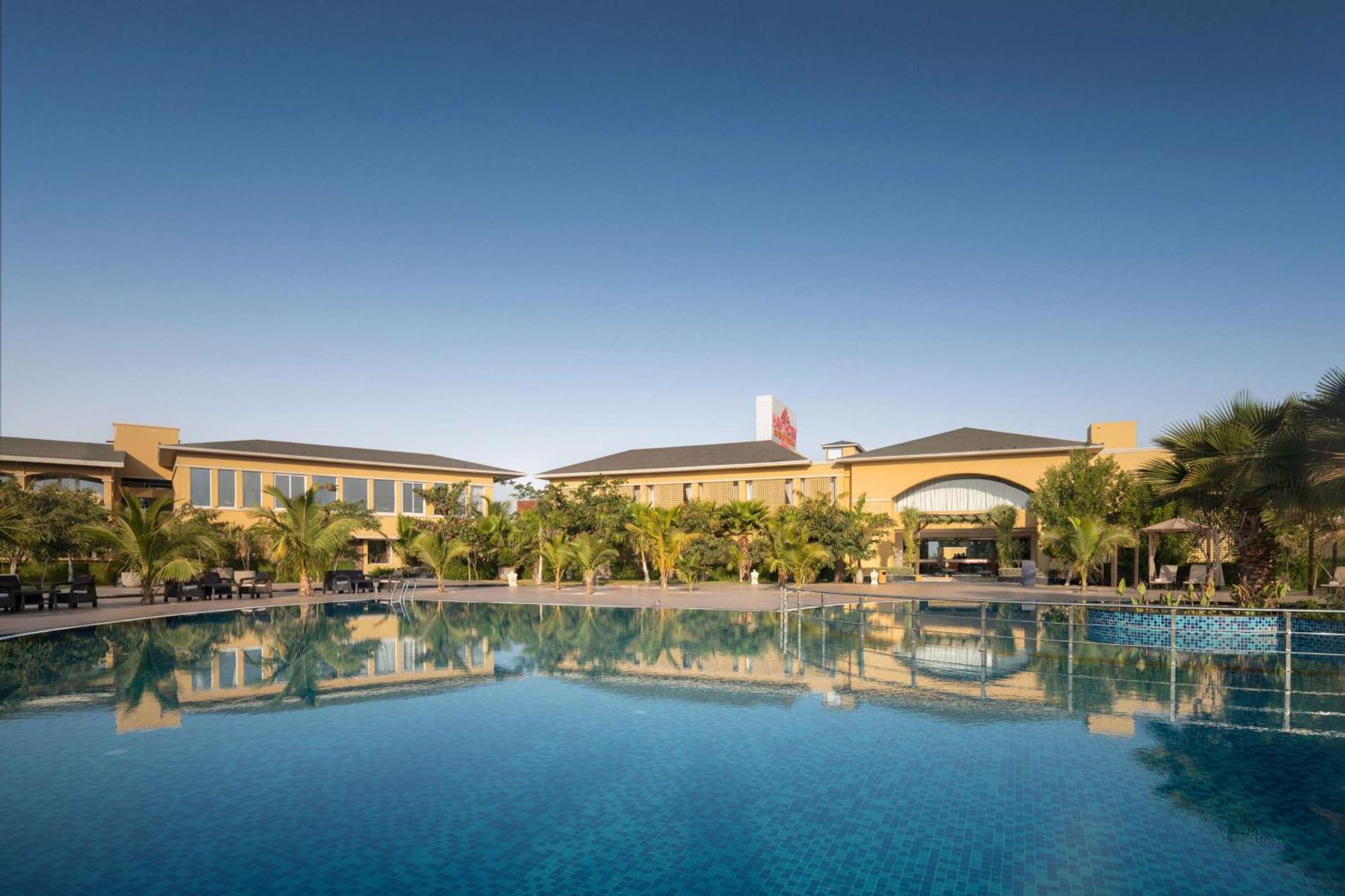Hawthorn Suites By Wyndham Dwarka エクステリア 写真