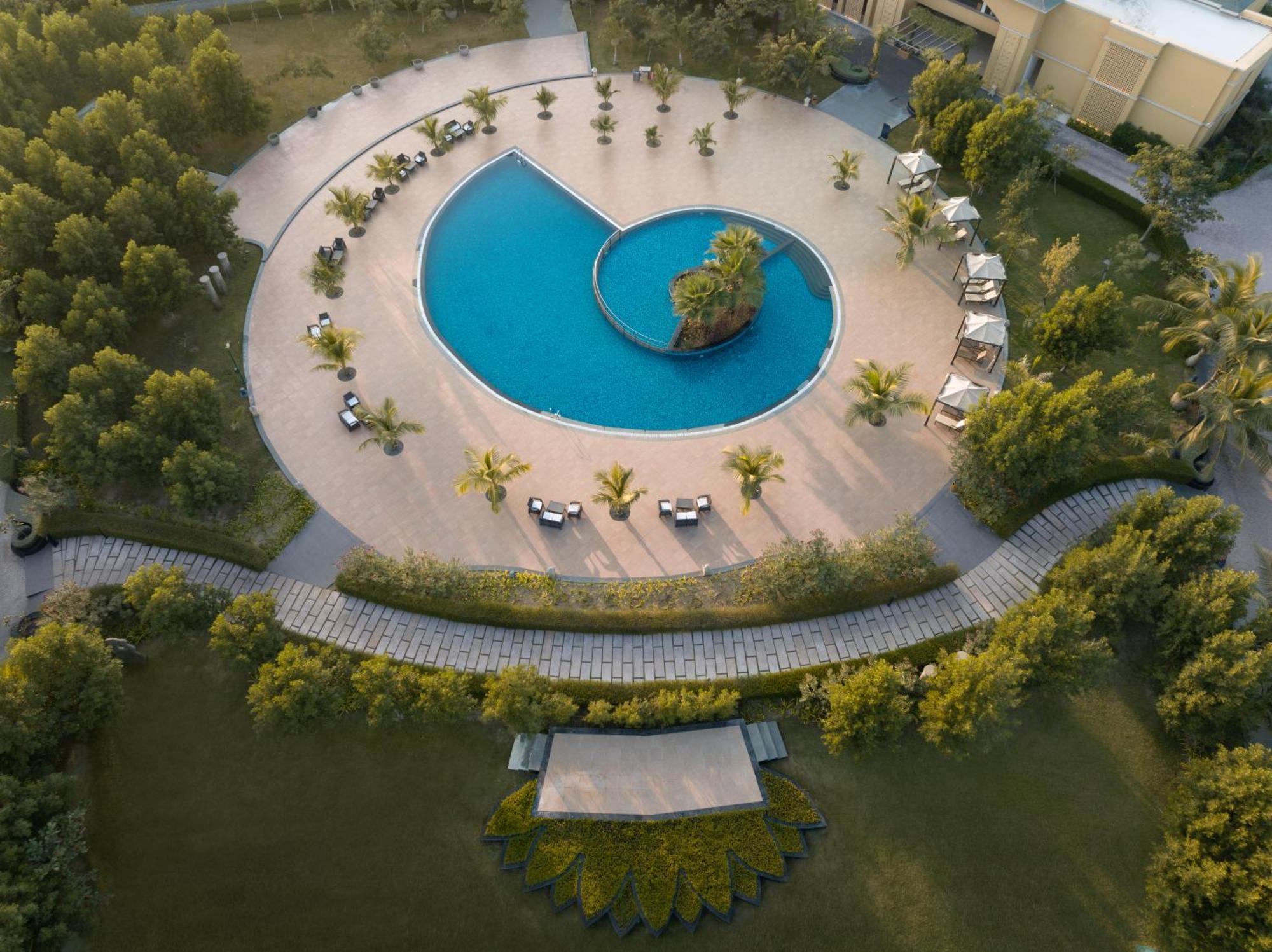 Hawthorn Suites By Wyndham Dwarka エクステリア 写真