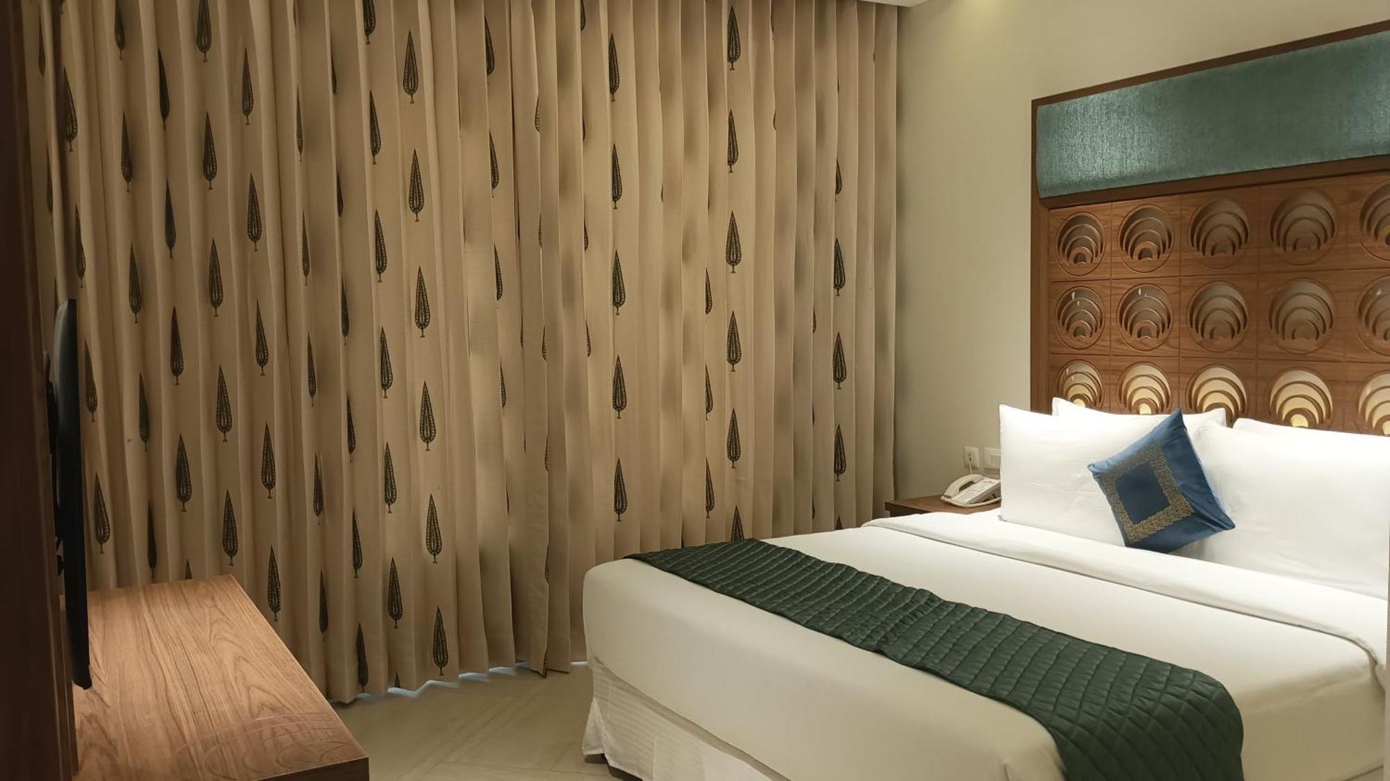 Hawthorn Suites By Wyndham Dwarka エクステリア 写真